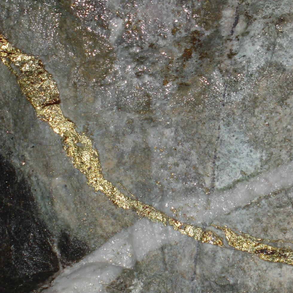 Трещина 4 буквы. Золото кварц-сульфидные месторождения. Золото кварц сульфидная формация. Дайки золотоносные. Золотая жила.